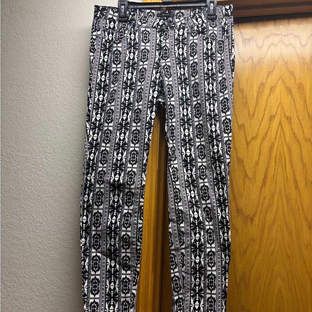 Forever 21 Monochrome Geometric Print Pants